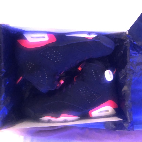 Jordan 6 2019 size 12 pre owned. Like new - Picture 3 of 4